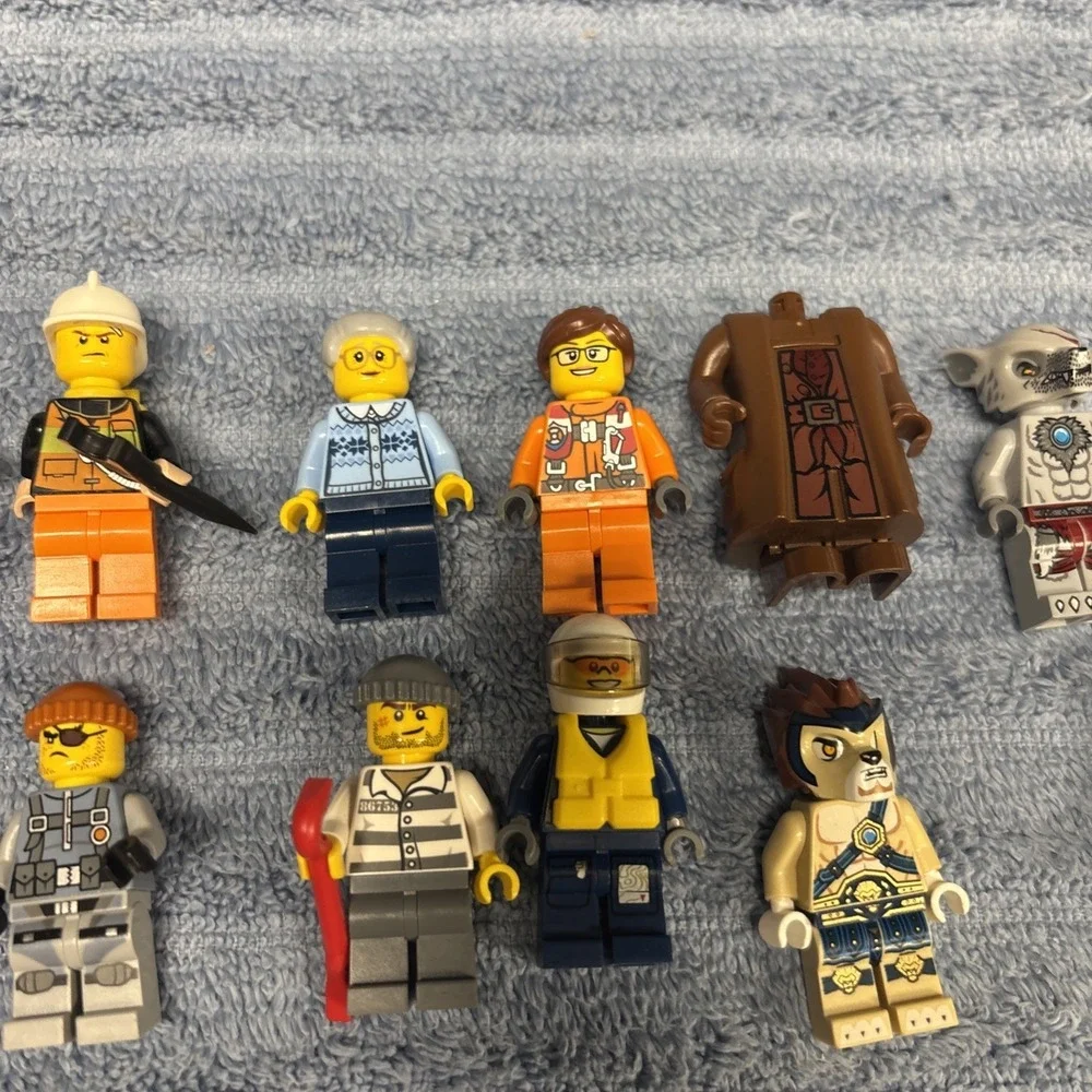 LEGO Collectible Minifigure Assortment‎ Bulk Lot of 25 needs parts